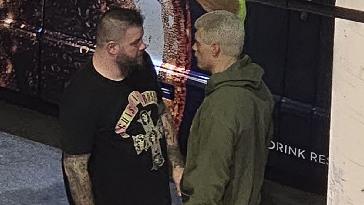 Kevin Owens Se Rompe Y Ataca A Cody Rhodes En El Estacionamiento