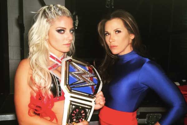 Mickie James Revealed As La Luchadora On SmackDown (Video)