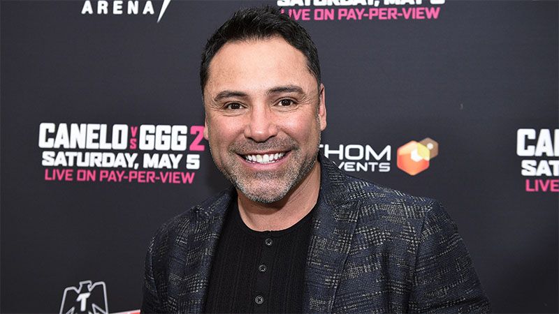 Oscar De La Hoya Announces Return To Boxing Competition